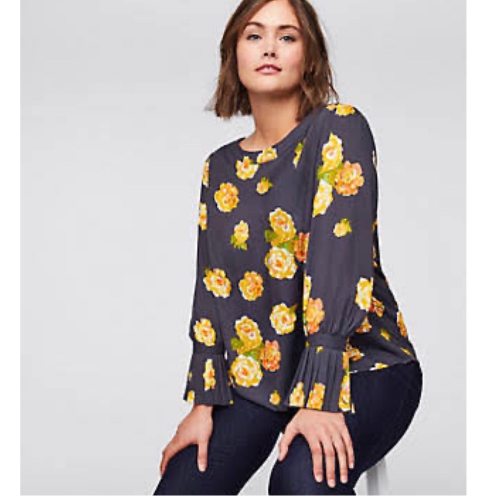 🌟 HP 🌟 LOFT petite floral blouse